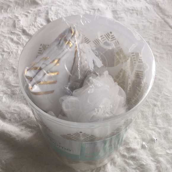 Posh Home 19 piece bathroom set Gold Aztec - Picture 4 of 4